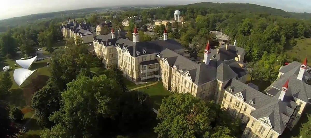 Condo On State Hospital Grounds! Traverse City Bagian luar foto