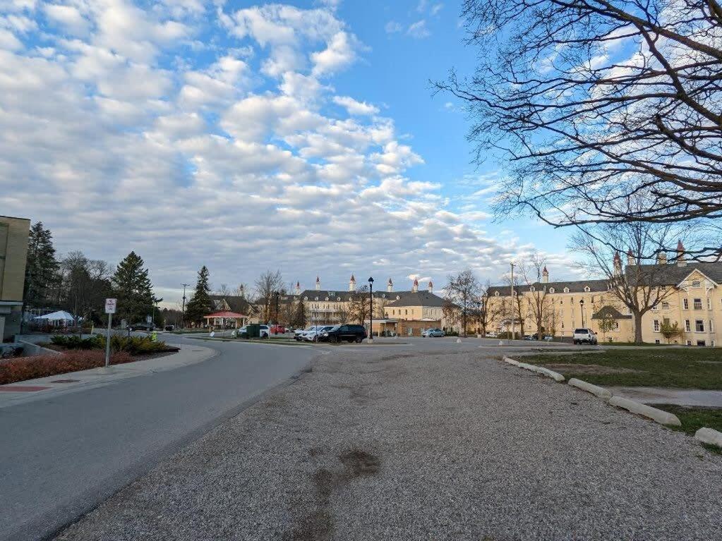 Condo On State Hospital Grounds! Traverse City Bagian luar foto